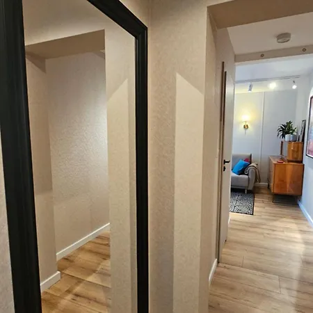Apartament Metro *